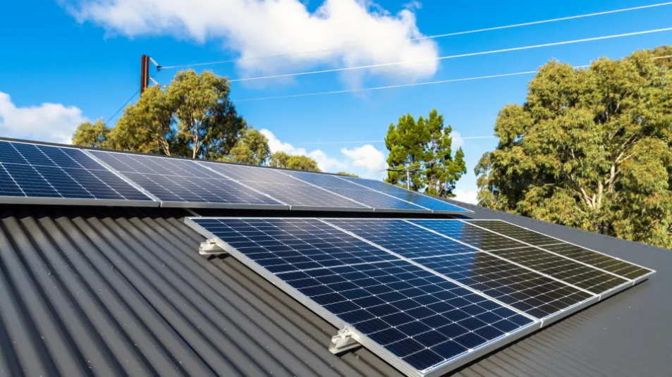 Quelle est la rentabilité des panneaux solaires sur toit en bac acier ?